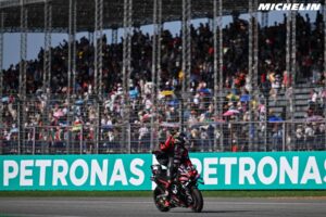 Bezzecchi consolida el proyecto Aprilia en Tailandia y acentúa la nueva igualdad en MotoGP