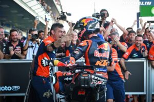 Bezzecchi consolida el proyecto Aprilia en Tailandia y acentúa la nueva igualdad en MotoGP